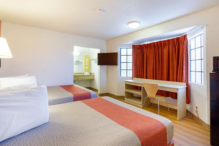Room 18 of 32