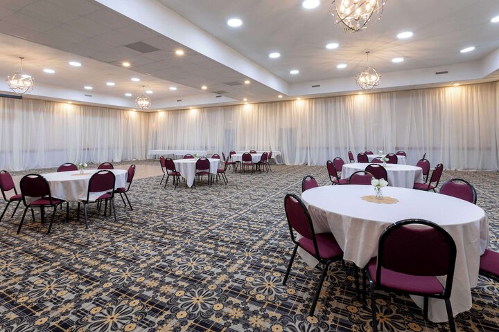 GrandStay Hotel & Suites Hastings