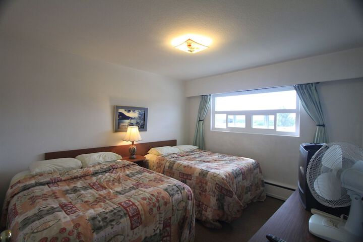 Room 13 of 21