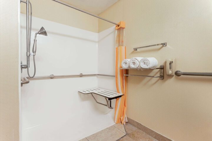 Room 18 of 28