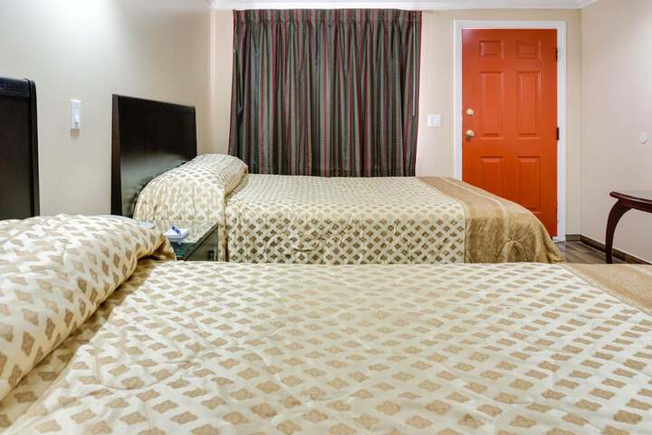 Room 33 of 82