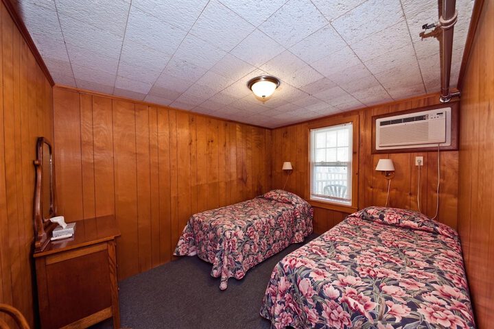Room 6 of 63