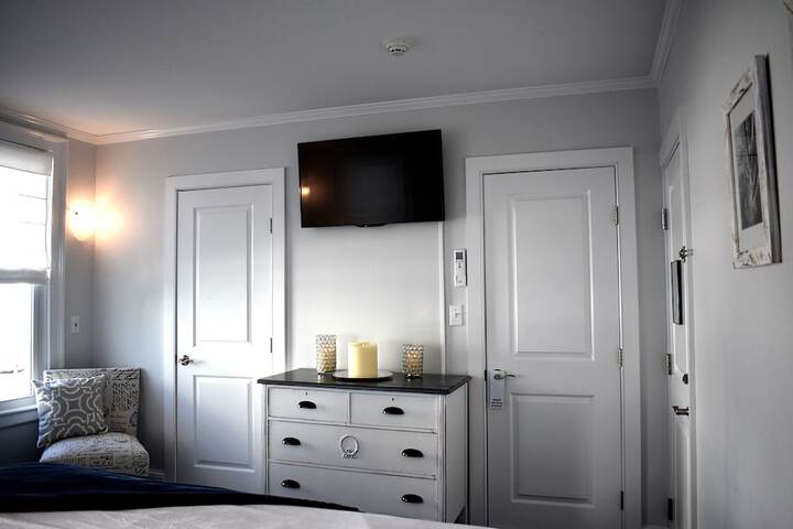 Room 107 of 183