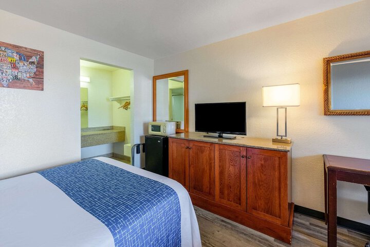 Room 15 of 26