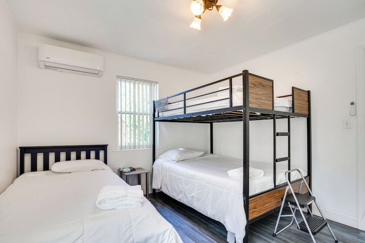 4 Mi to Nyc Shared Yard: Englewood Apartment!