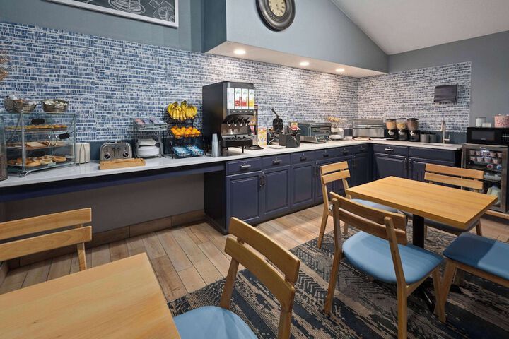 AmericInn by Wyndham North Branch
