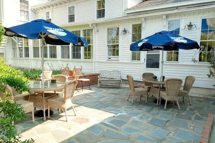 Homeport Inn and Tavern