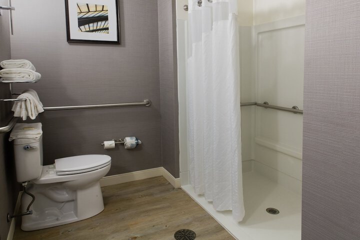 Holiday Inn Bloomington-Airport by IHG