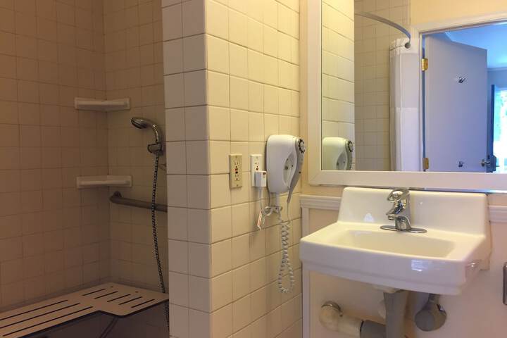 Room 21 of 62