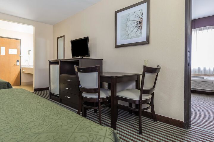 Room 4 of 28