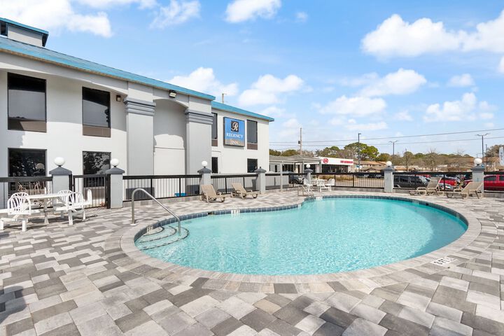 Pool 4 of 25
