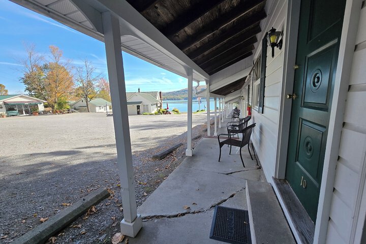 Lake View Motel