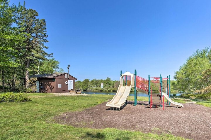 Lakefront Long Pond Home w / Wraparound Deck!