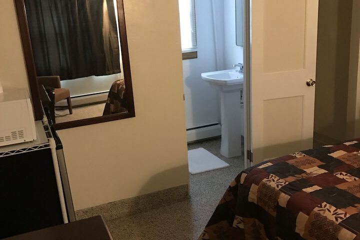 Room 66 of 98