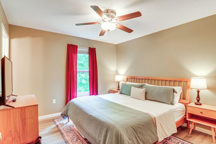 Campton Cottage w / Hot Tub Near Hiking + Climbing