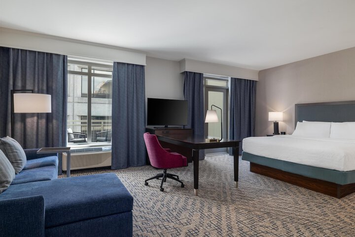 Hampton Inn & Suites Roanoke-Downtown