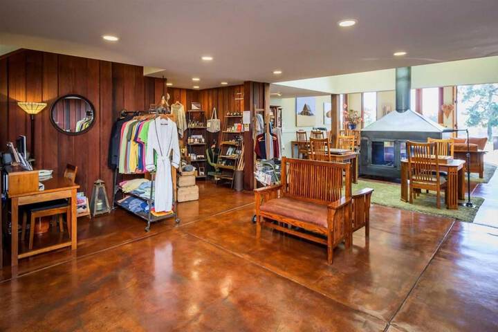 Gift Shop 70 of 75