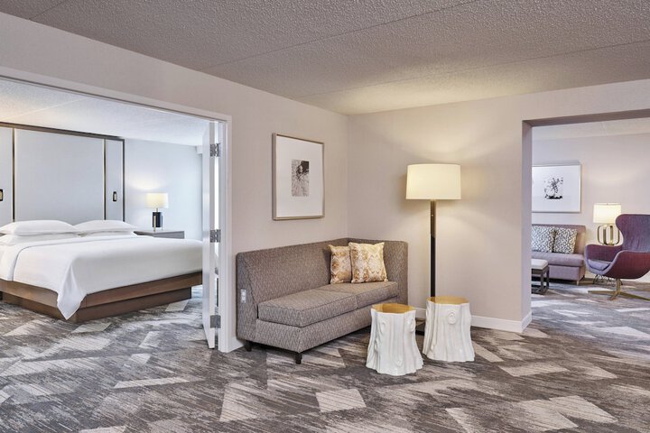 Room 10 of 32