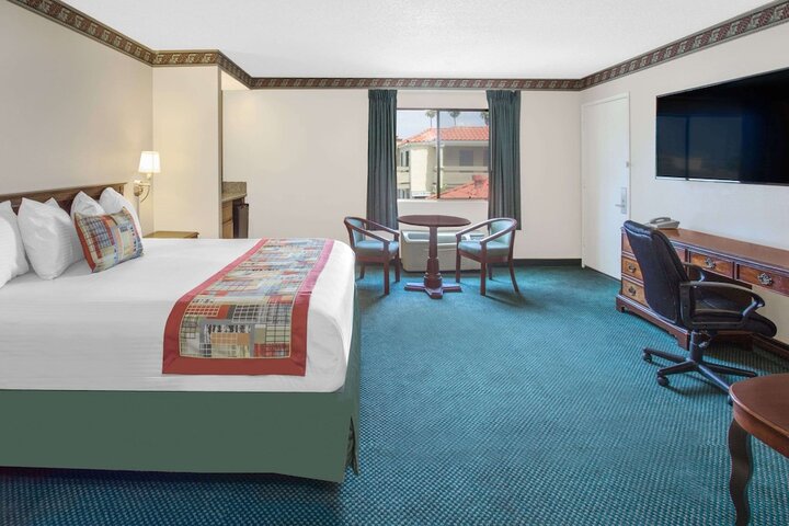 Room 8 of 22