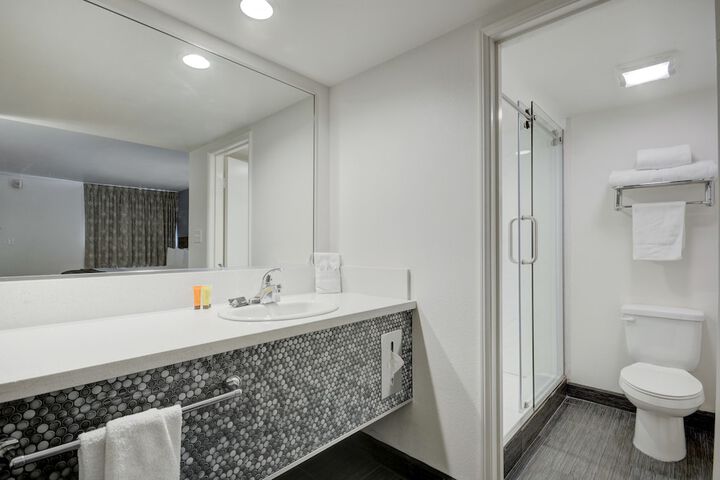 Room 32 of 63