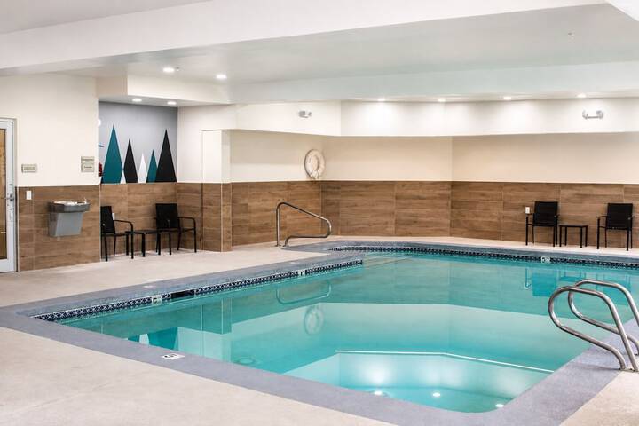 La Quinta Inn & Suites by Wyndham Logan