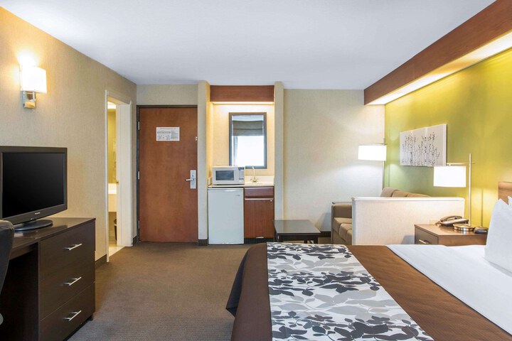 Room 33 of 59