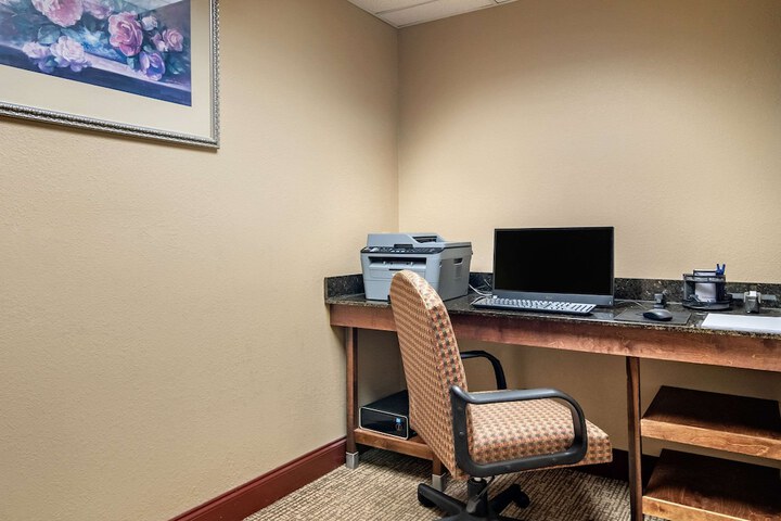 Business Center 32 of 32