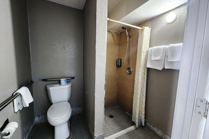 Room 16 of 41