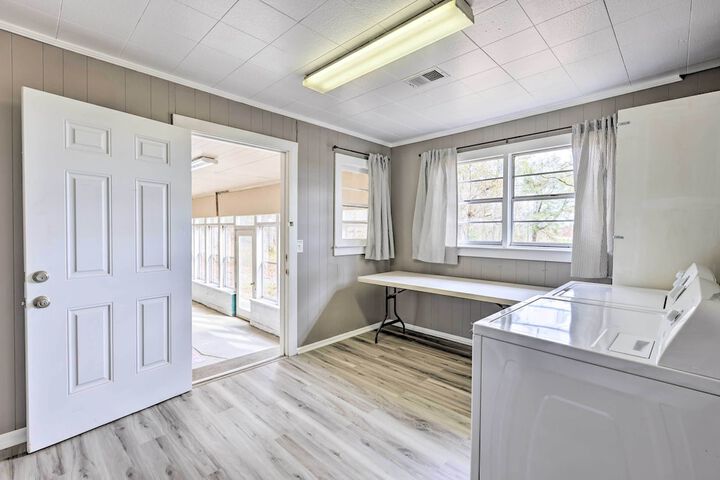 Charming Gadsden Home w / Golf Course Views!