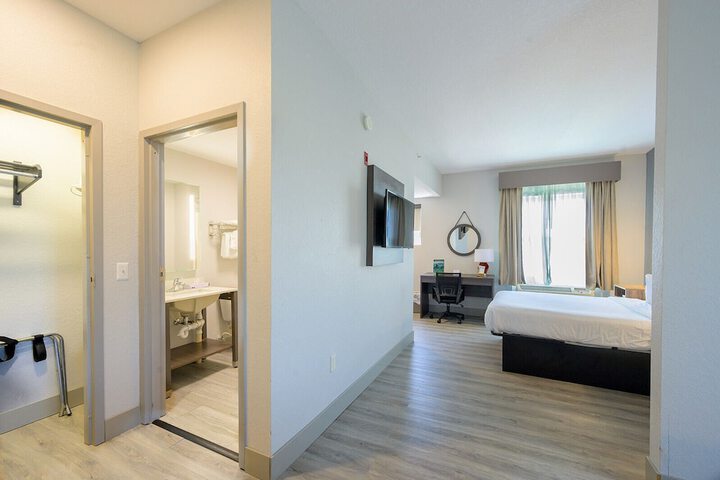 Room 40 of 76