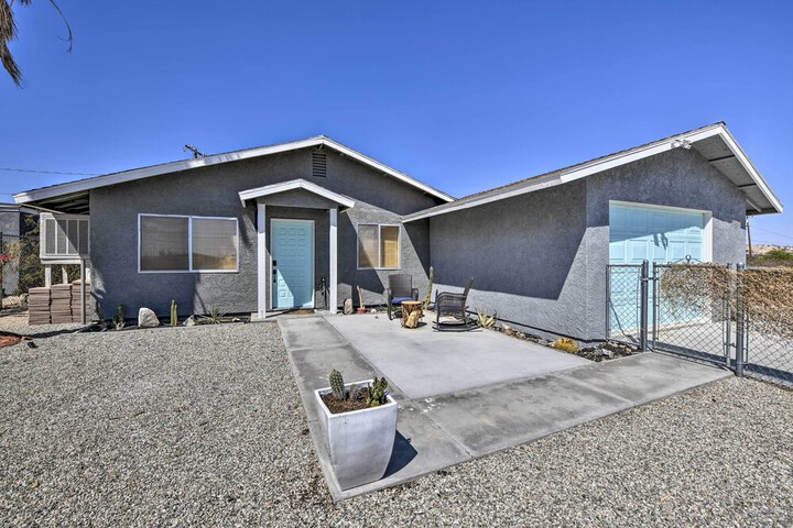 Indie-eclectic Desert Home w / Hot Tub + Patio