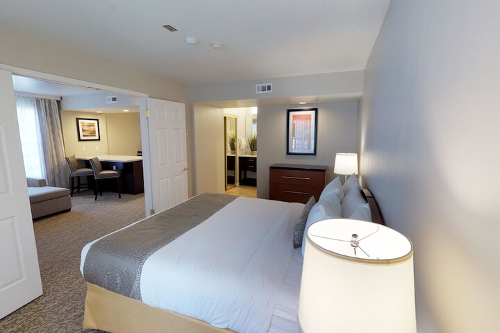 Room 30 of 43