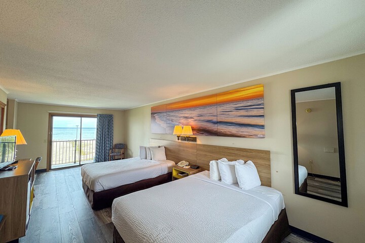 Days Inn by Wyndham Mackinaw City - Lakeview