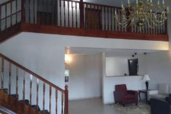 Super 8 Red Oak