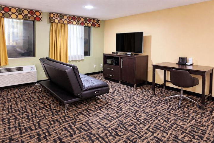 Super 8 by Wyndham Pasadena