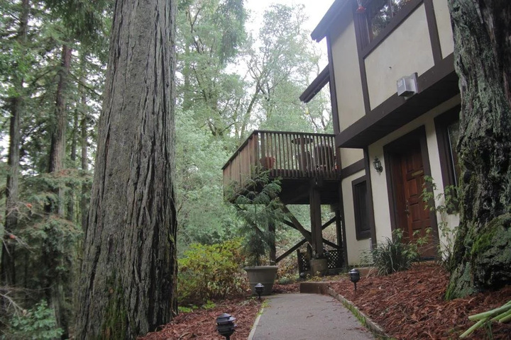 AVALON a LUXURY B AND B