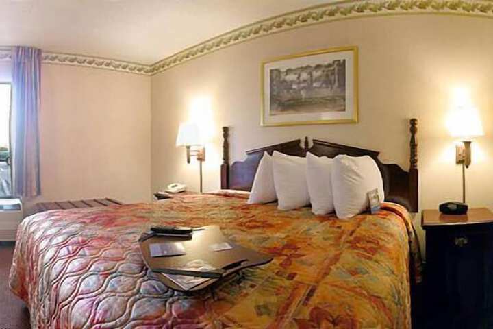 Room 27 of 46