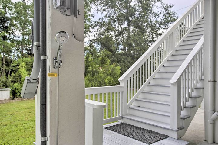 Modern Waveland Home w / Deck Walk to Beach!