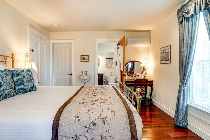 The River Belle Inn