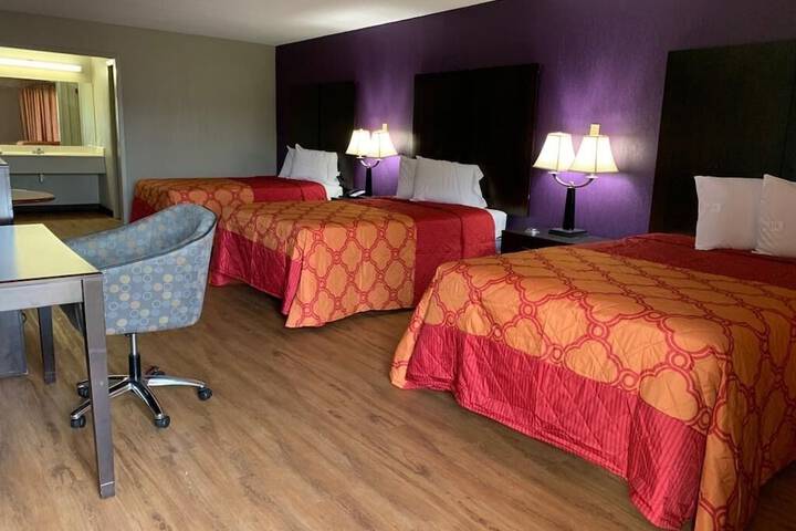 Room 8 of 16