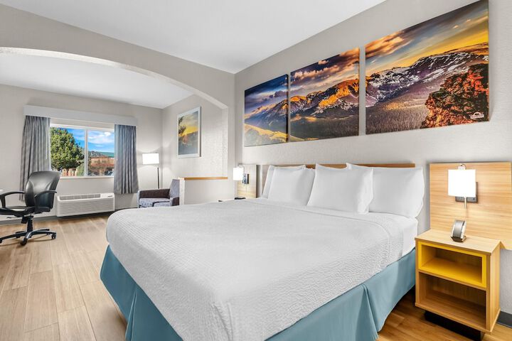 Days Inn & Suites by Wyndham Castle Rock