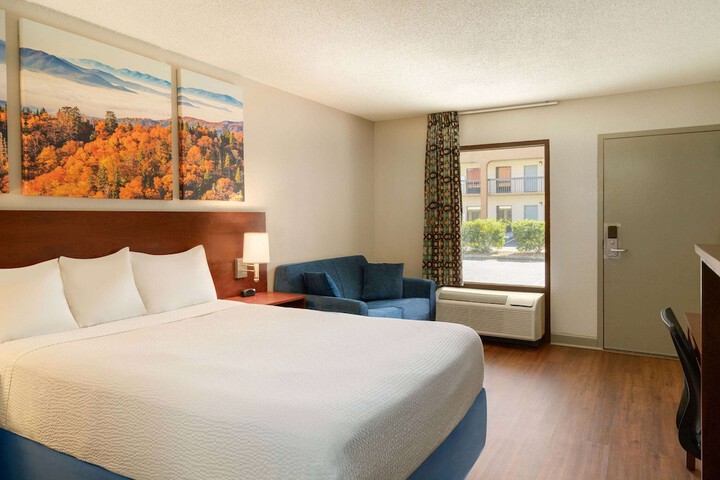 Days Inn by Wyndham Dillon