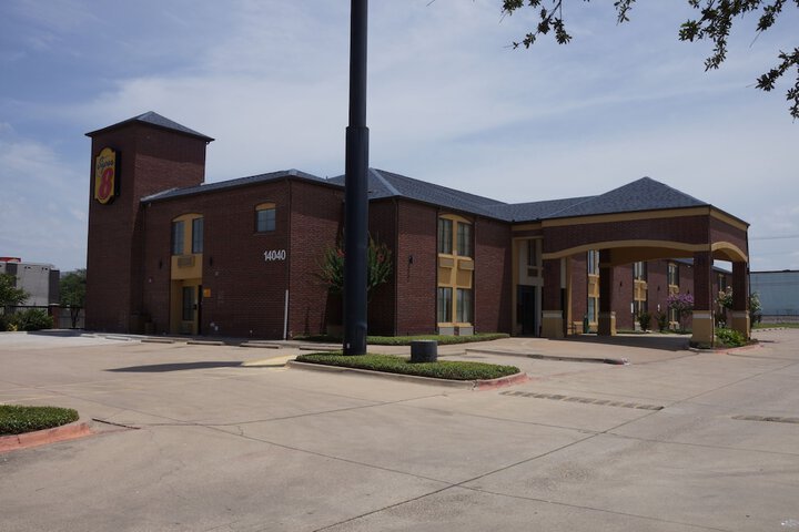 Super 8 by Wyndham Farmers Branch / North Dallas