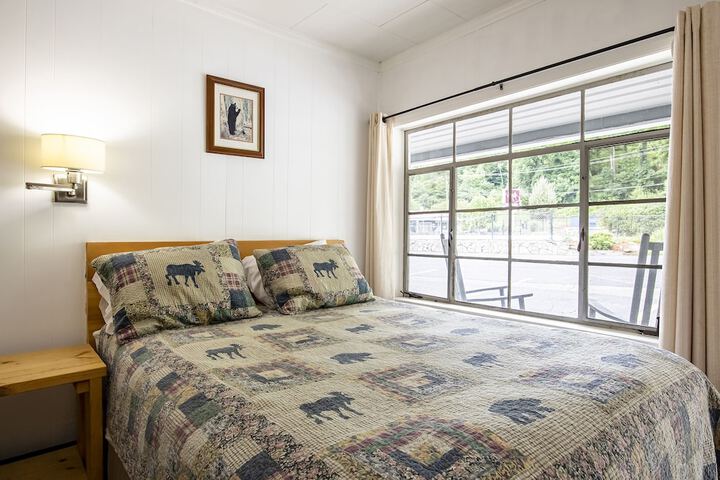 Lloyds on the River Country Inn by OYO