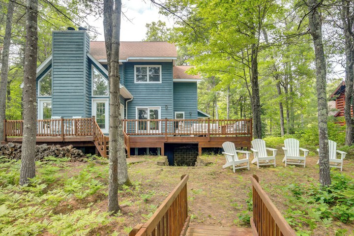 Lakefront Minocqua Getaway: Dock Game Room!