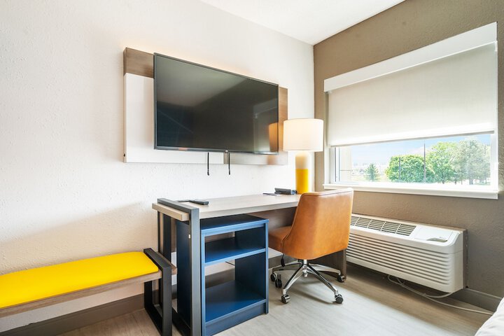 Room 52 of 99