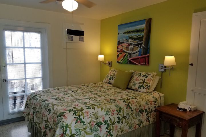 Room 43 of 218