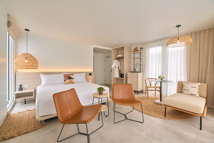 Room 32 of 54