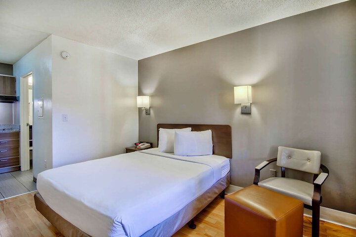Room 11 of 24