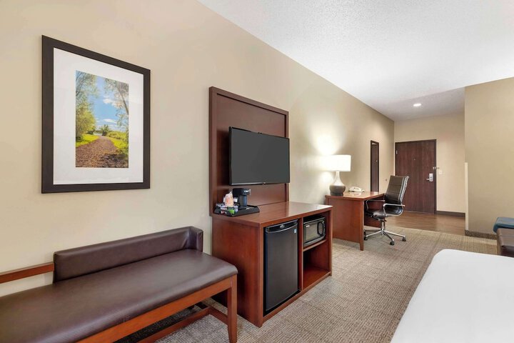 Comfort Suites Cedar Falls Industrial Park